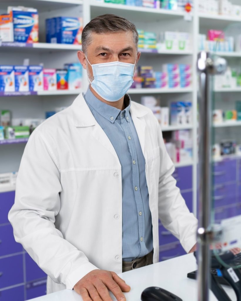front-view-pharmacist-wearing-face-mask_23-2150348233